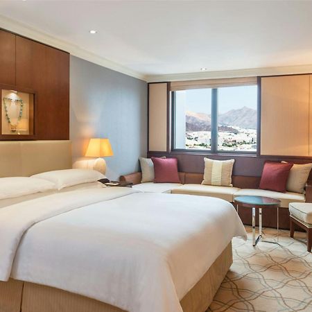 Sheraton Oman Hotel Muscat Exterior foto Deluxe Room