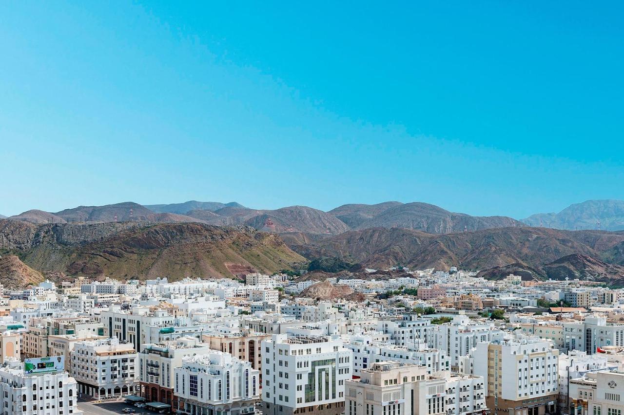 Sheraton Oman Hotel Muscat Exterior foto Muscat skyline