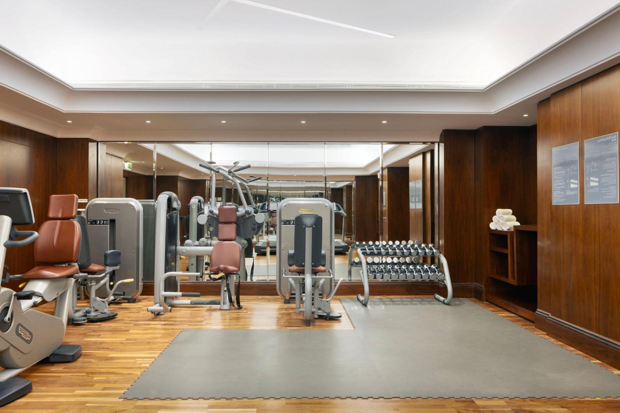 Sheraton Oman Hotel Muscat Exterior foto The gym at the Mandarin Oriental, Munich