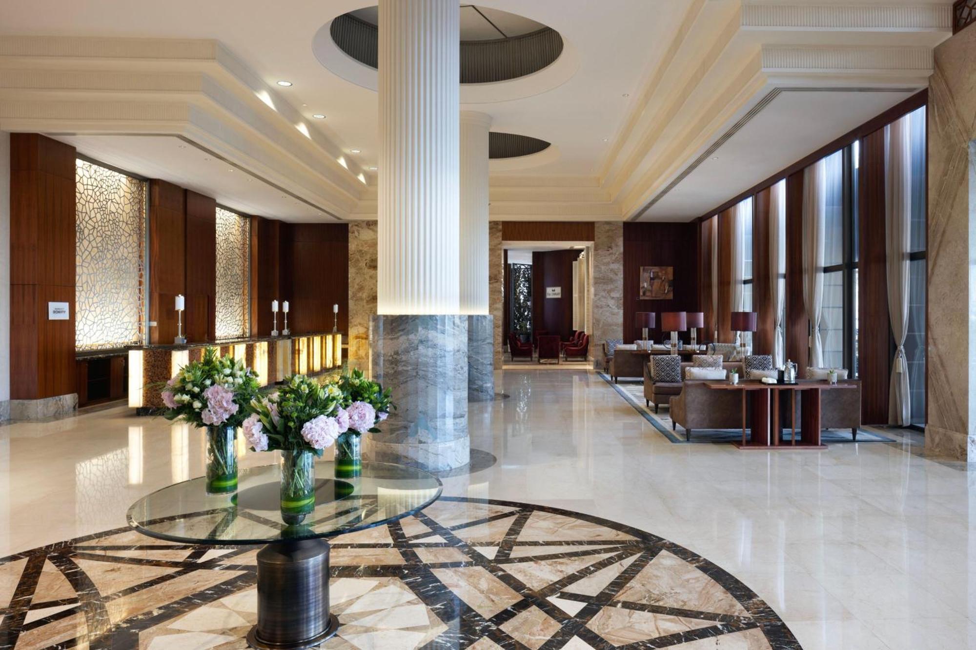 Sheraton Oman Hotel Muscat Exterior foto Lobby