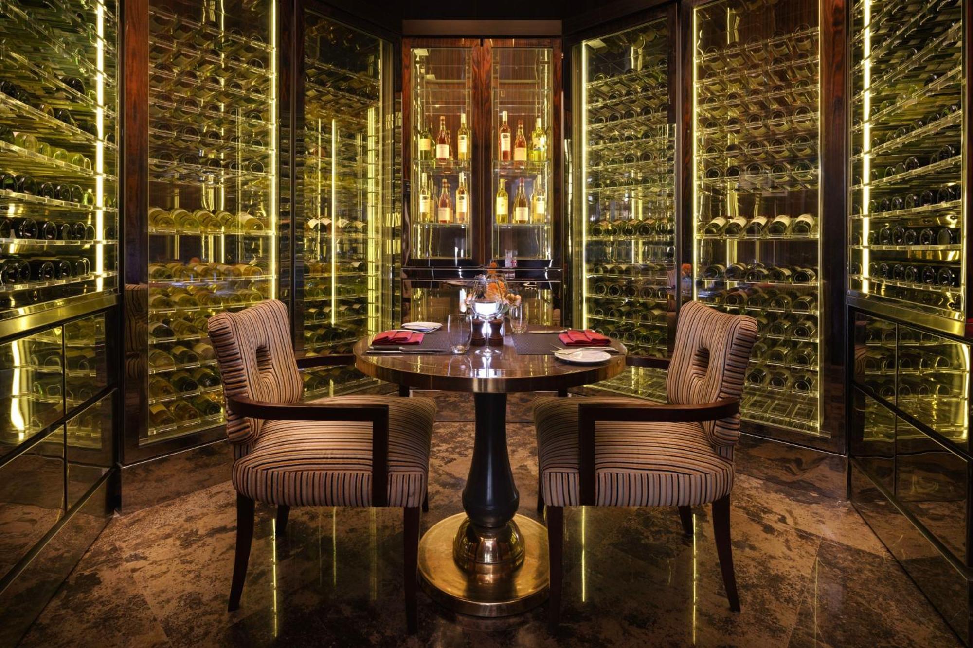 Sheraton Oman Hotel Muscat Exterior foto Wine cellar at the restaurant