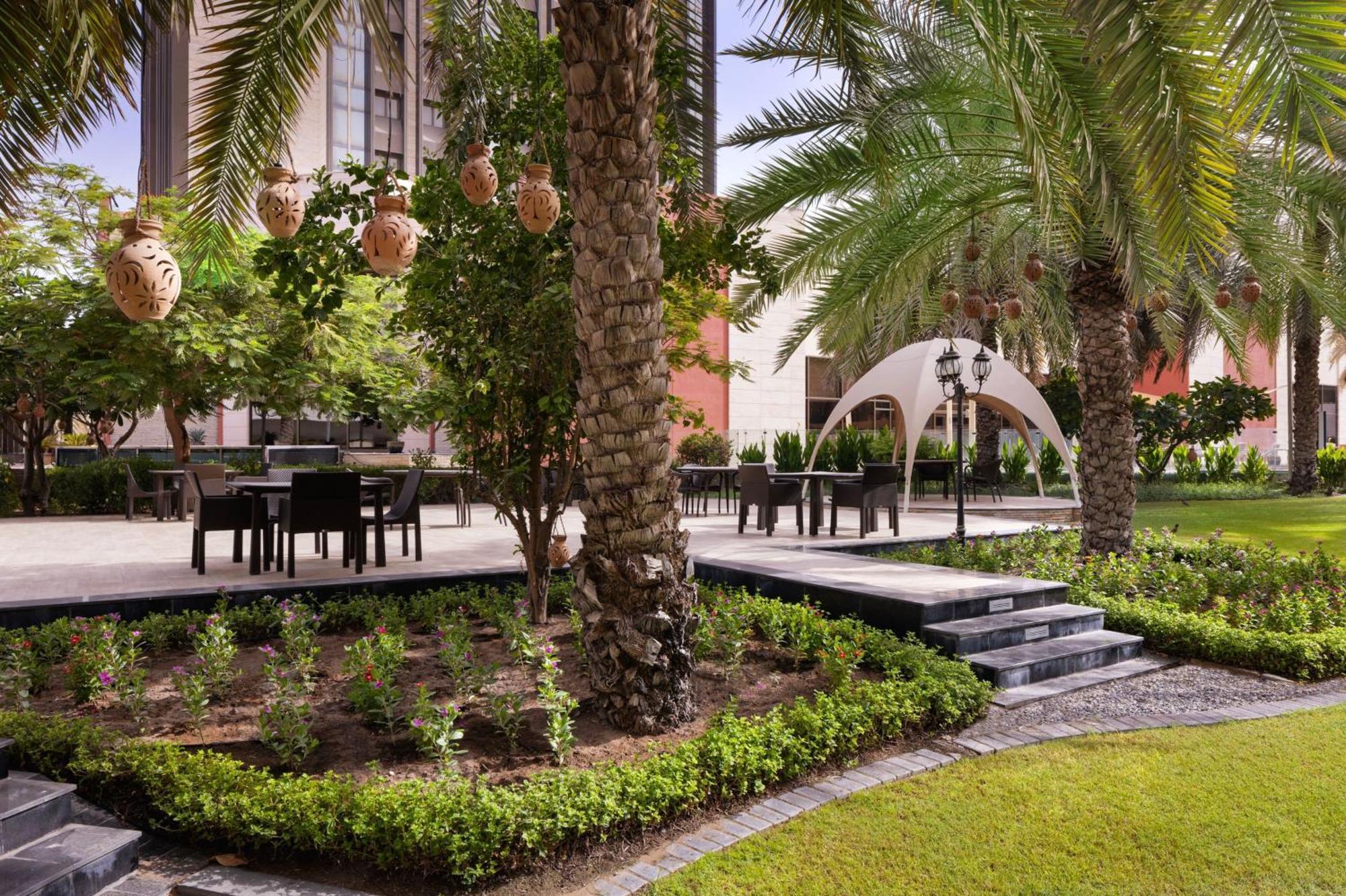 Sheraton Oman Hotel Muscat Exterior foto The Westin Dubai