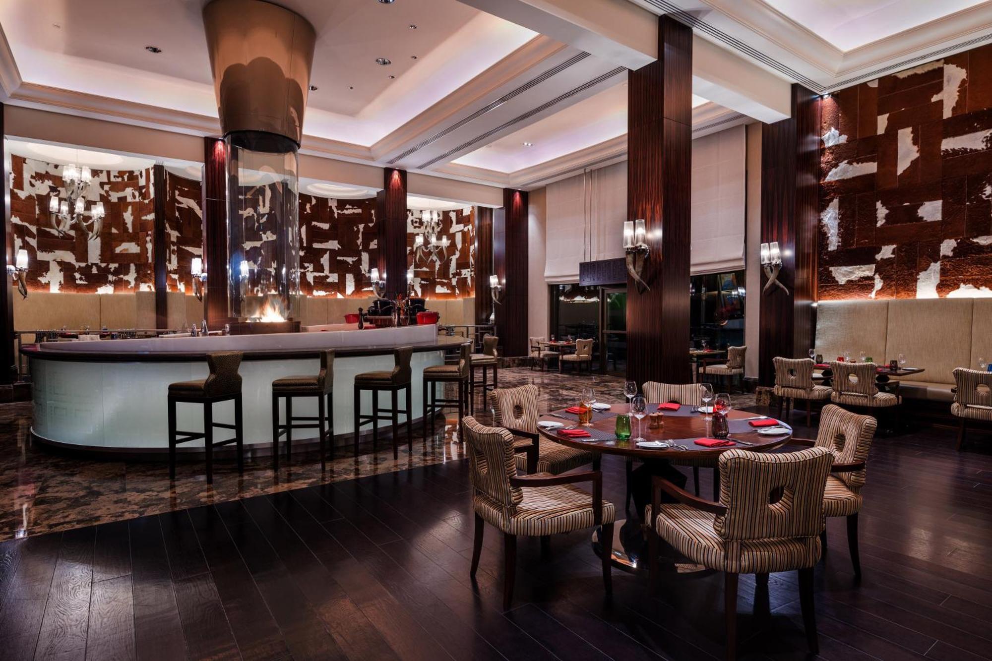 Sheraton Oman Hotel Muscat Exterior foto The restaurant