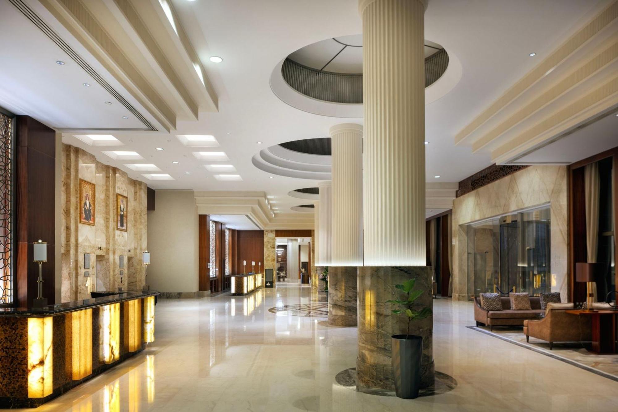 Sheraton Oman Hotel Muscat Exterior foto Lobby