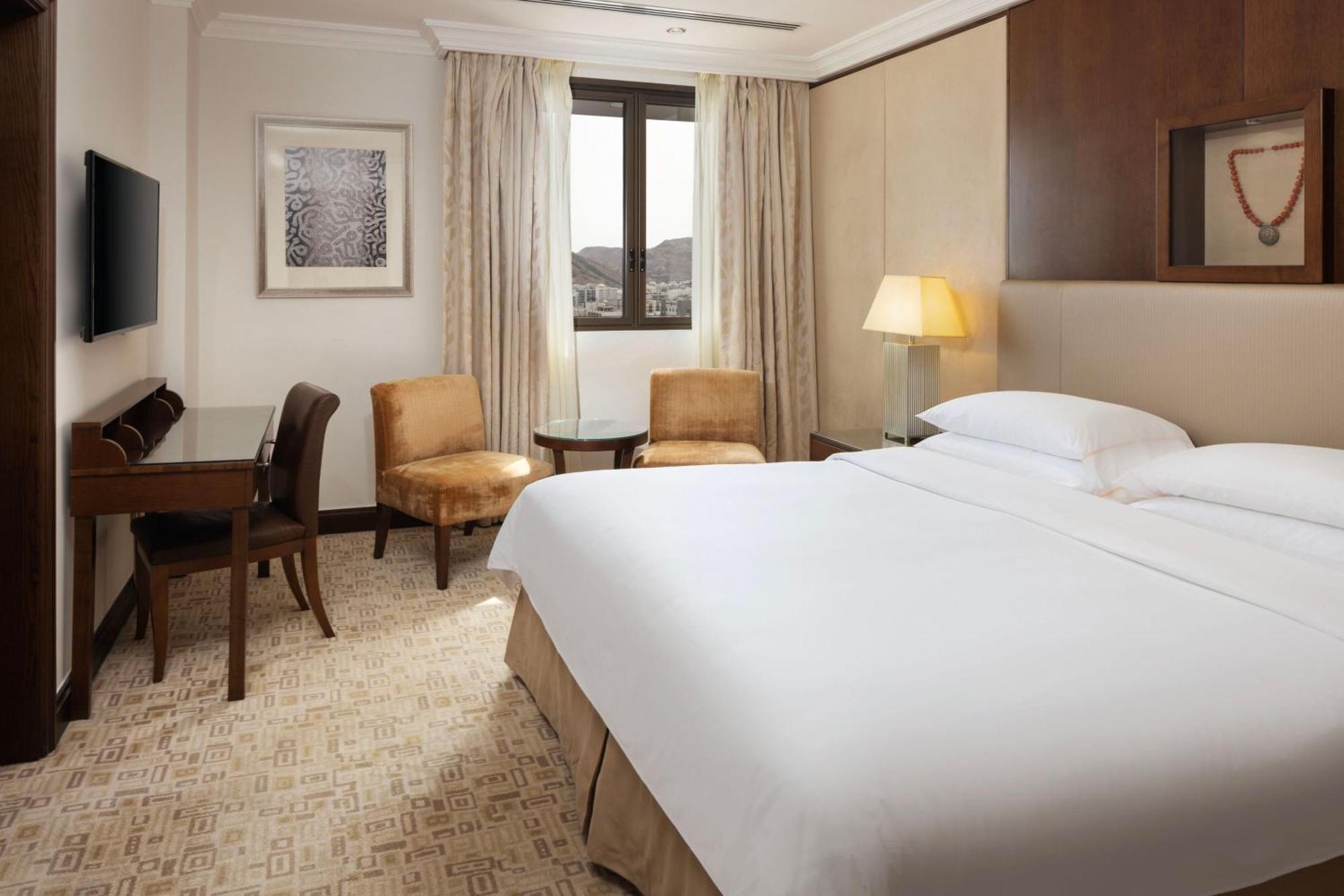 Sheraton Oman Hotel Muscat Exterior foto A room at the Hilton London Heathrow