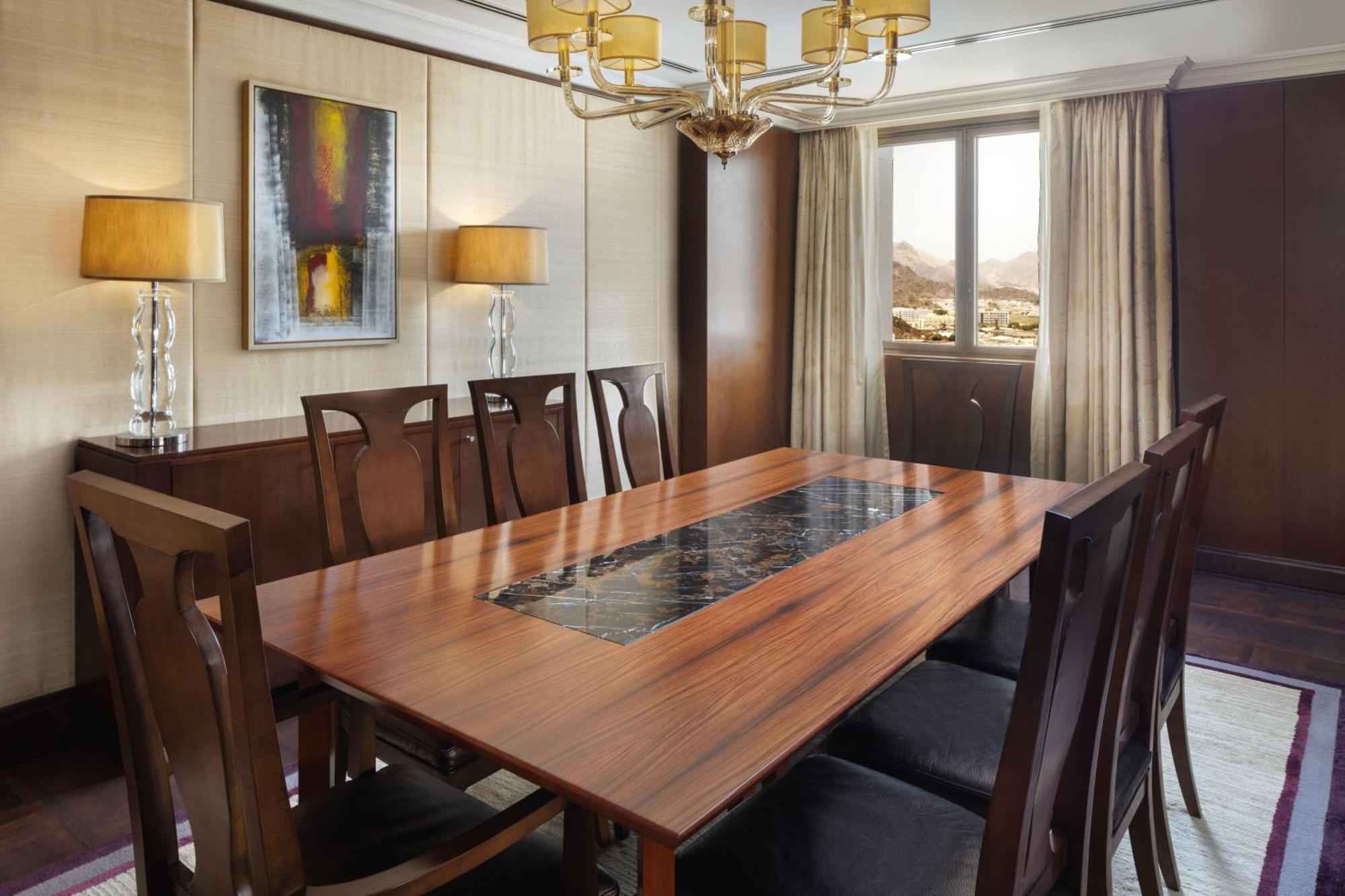 Sheraton Oman Hotel Muscat Exterior foto A dining room