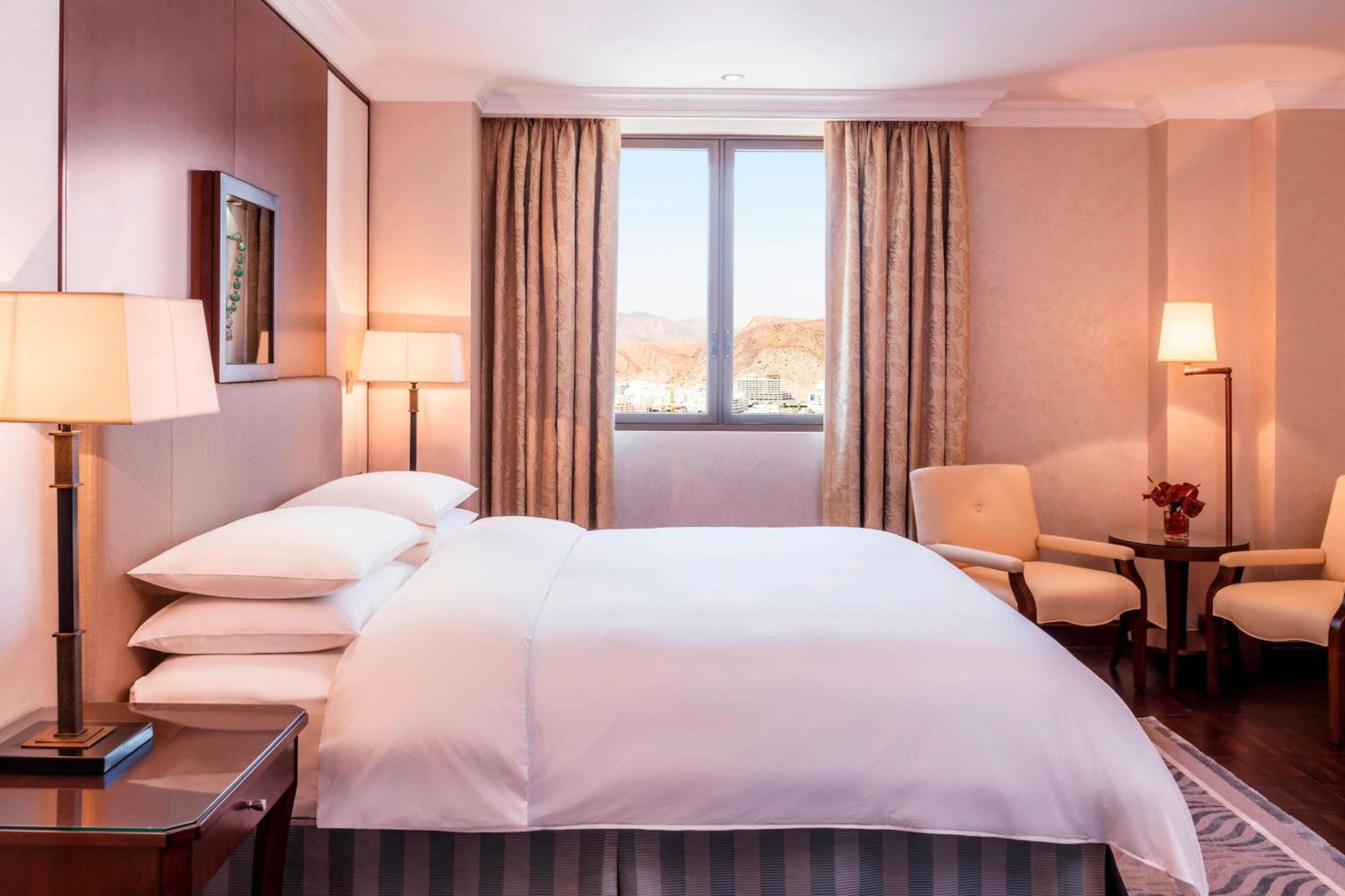 Sheraton Oman Hotel Muscat Exterior foto A room at the InterContinental Vienna