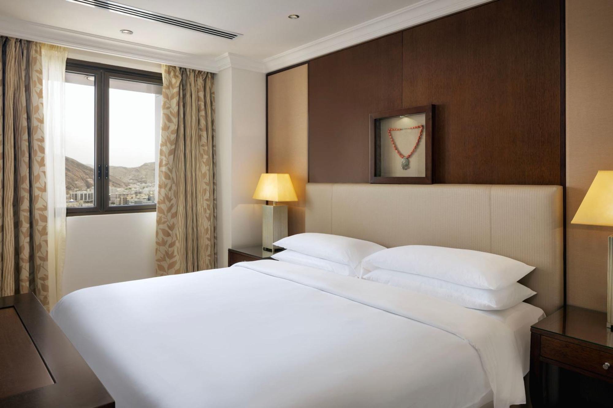 Sheraton Oman Hotel Muscat Exterior foto A bedroom at the hotel
