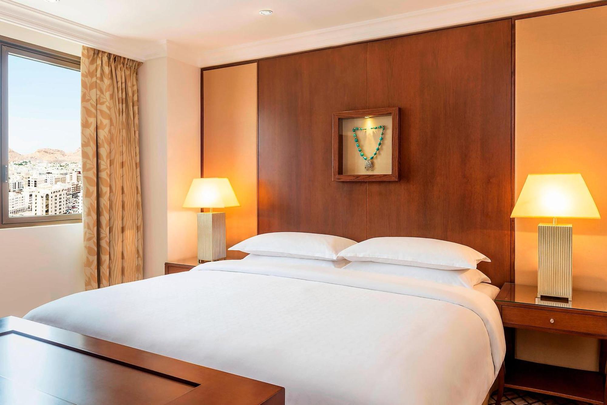 Sheraton Oman Hotel Muscat Exterior foto A bedroom at the hotel
