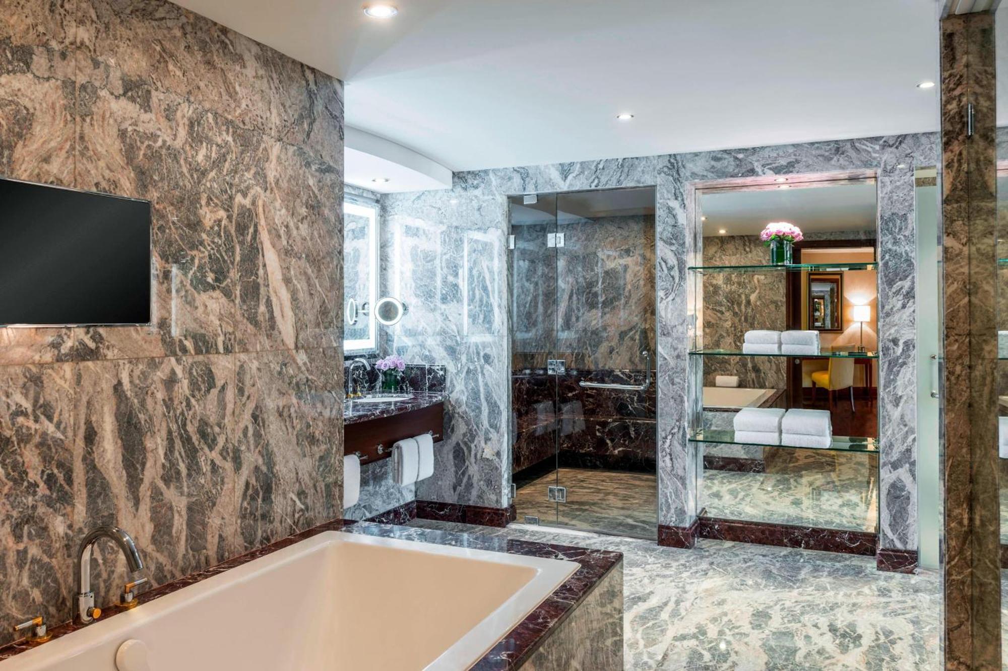 Sheraton Oman Hotel Muscat Exterior foto Bathroom
