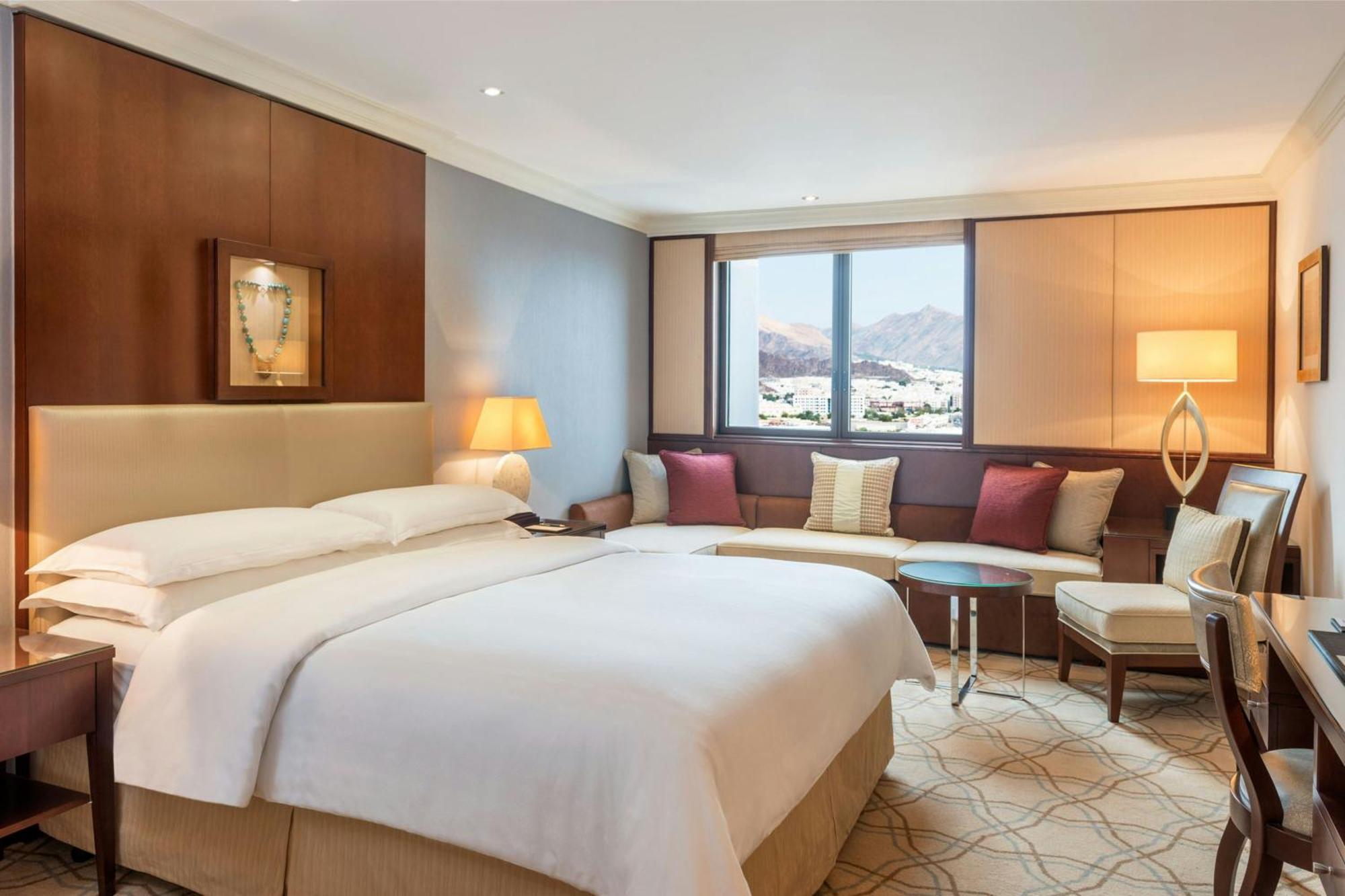 Sheraton Oman Hotel Muscat Exterior foto Deluxe Room