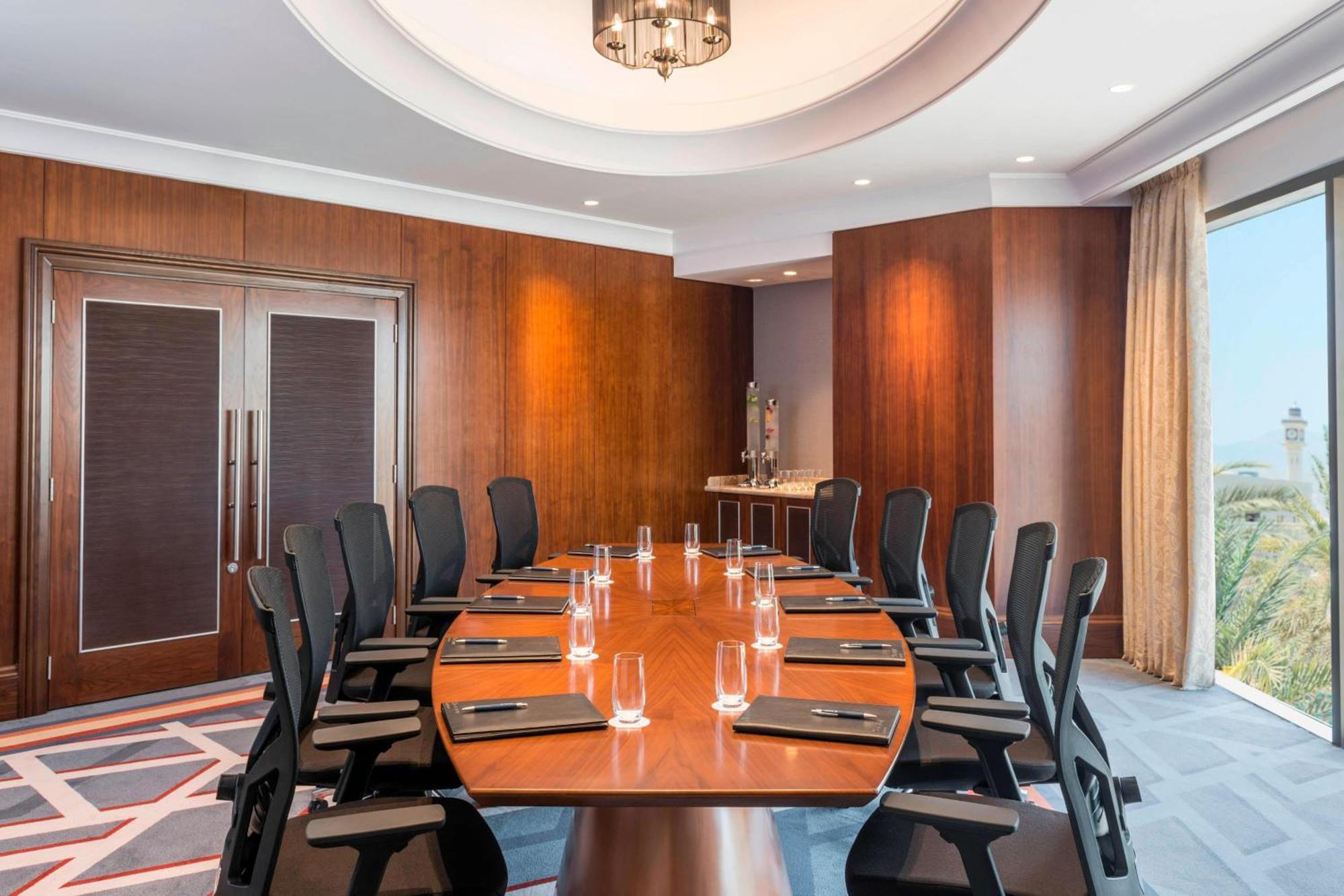 Sheraton Oman Hotel Muscat Exterior foto Boardroom