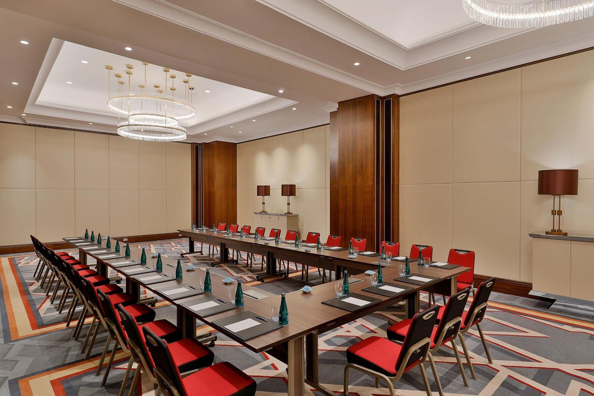 Sheraton Oman Hotel Muscat Exterior foto Meeting room